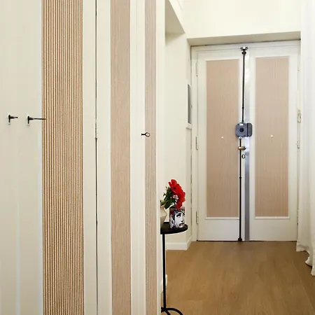 Flowers - Ponte Milvio 4* روما